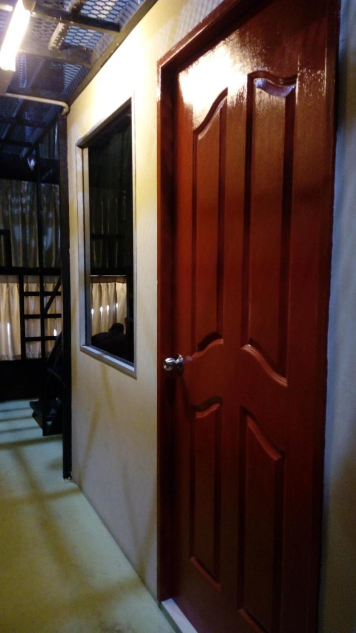 The Bunk Hostel Kota Kinabalu Ngoại thất bức ảnh